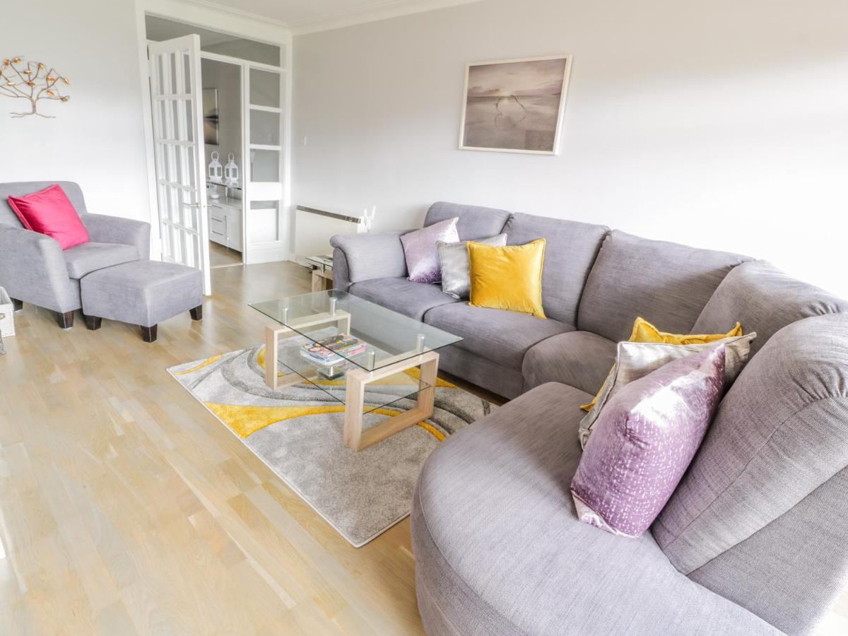 Cumbrae View Apartment ลาร์กส์ ภายนอก รูปภาพ