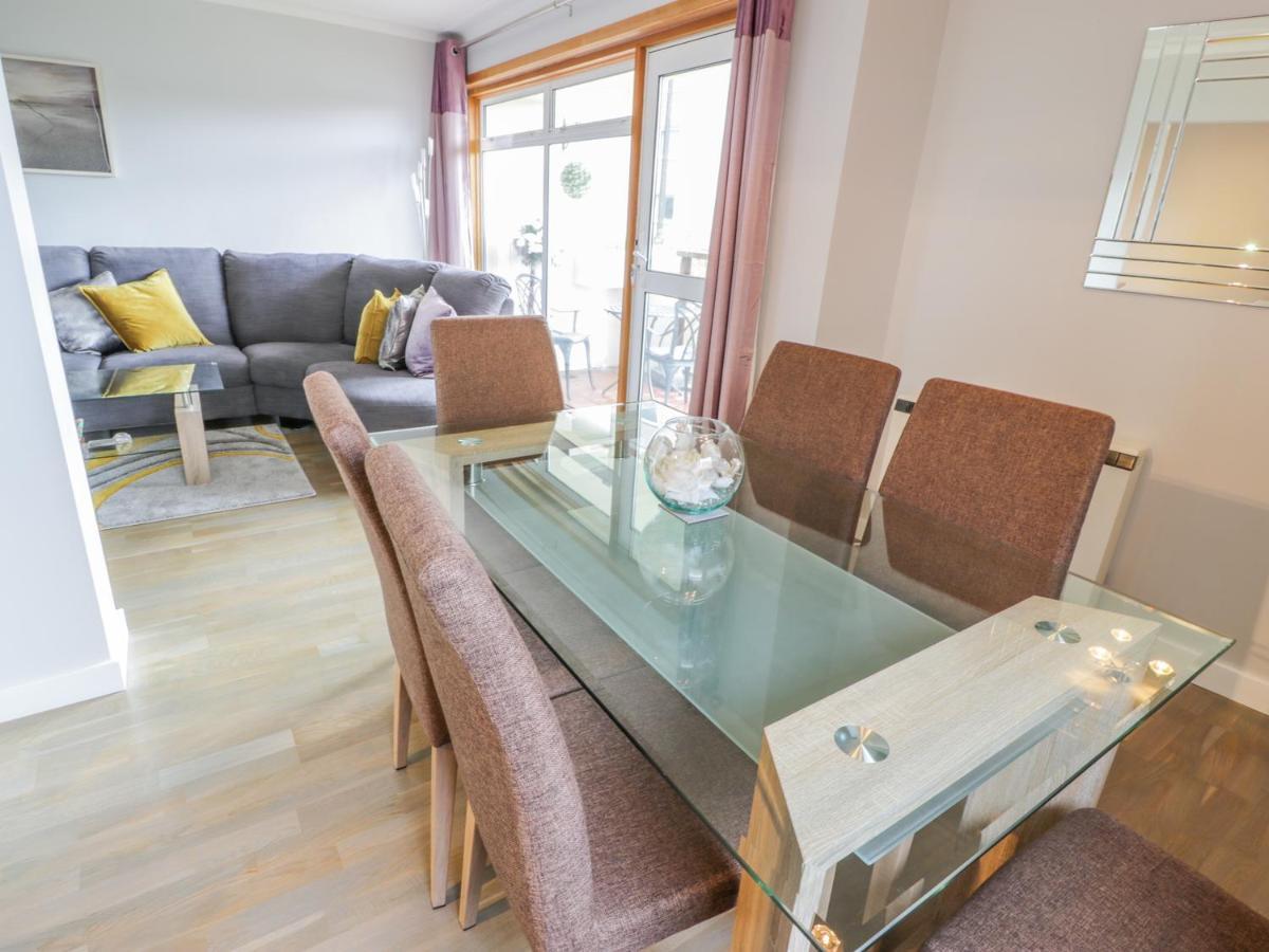 Cumbrae View Apartment ลาร์กส์ ภายนอก รูปภาพ